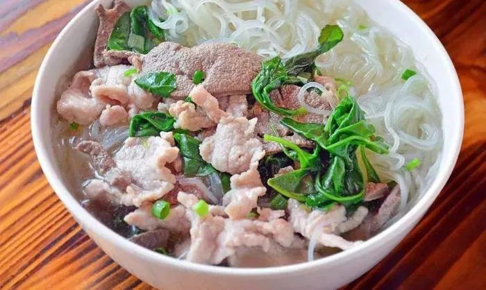 暖胃更暖心！这碗热乎乎的汤米粉，是你冬日里的最佳伴侣！